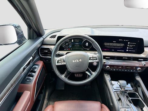 Used 2025 Kia Telluride SX w/ SX Captain's Chair Package FWD image 18