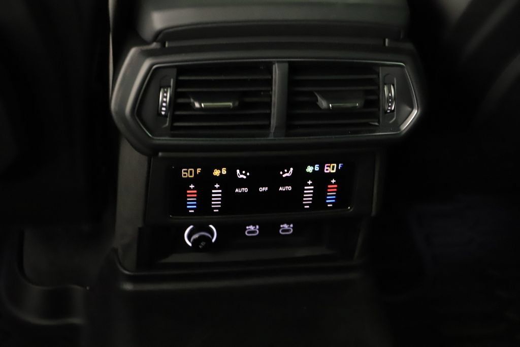 Used 2025 Lamborghini Urus SE AWD/4WD image 24