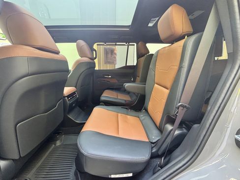 Used 2025 Lexus GX 550 w/ Accessory Package (2T) AWD/4WD image 35