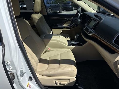 Used 2018 Toyota Highlander Limited Platinum AWD/4WD image 9
