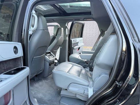 Used 2018 Lincoln Navigator Reserve AWD/4WD image 39
