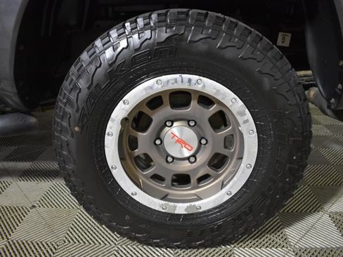 Used 2017 Toyota Tacoma TRD Sport w/ Tow Package (A/T) AWD/4WD image 38