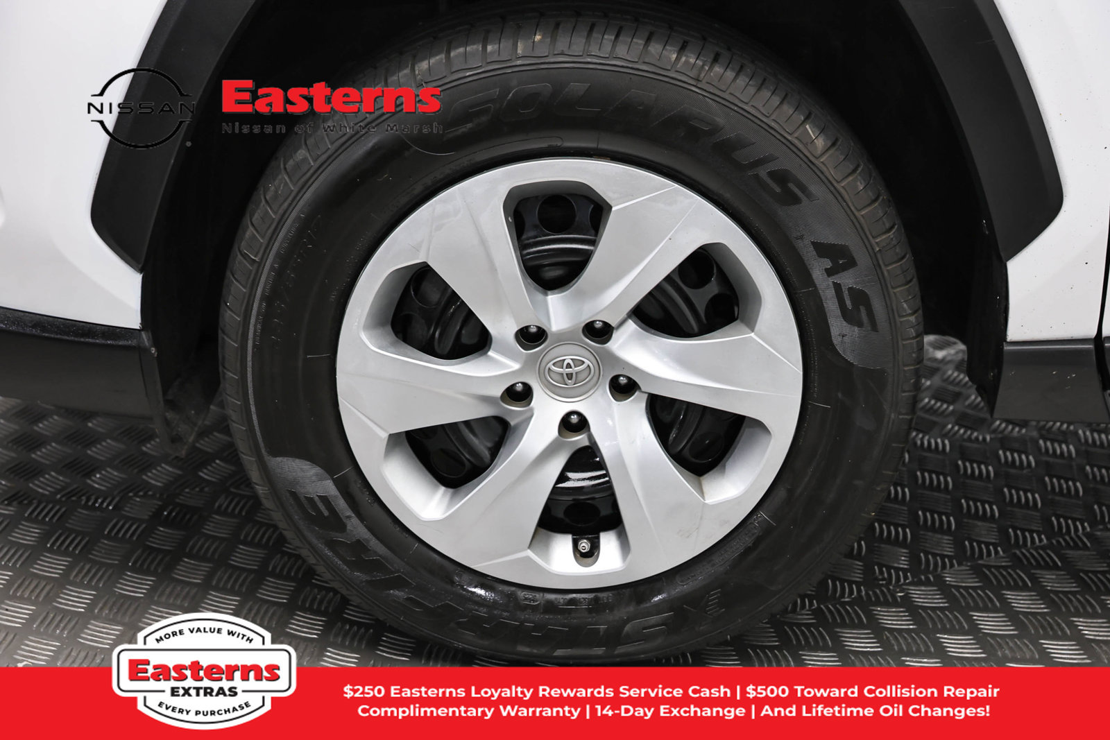 Used 2023 Toyota RAV4 LE AWD/4WD image 32