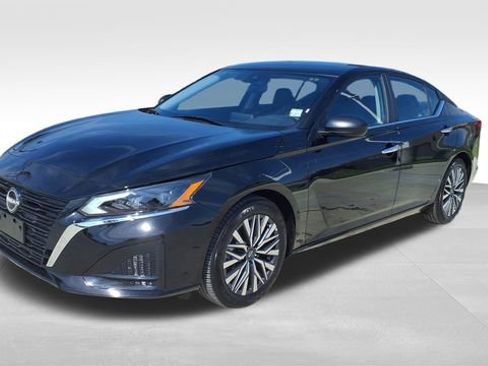 Used 2025 Nissan Altima 2.5 SV image 3