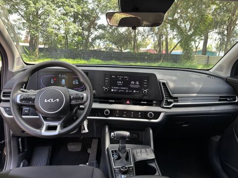 Used 2025 Kia Sportage LX FWD image 31