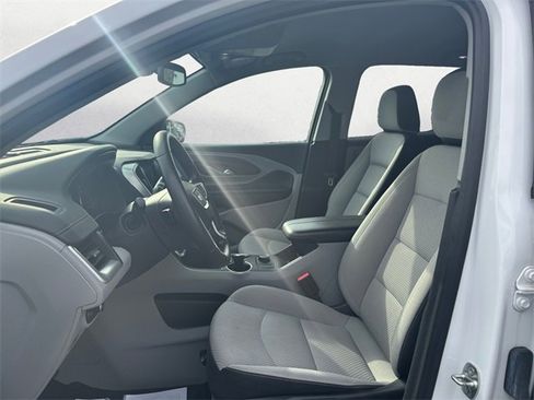 Used 2024 GMC Terrain SLE image 9