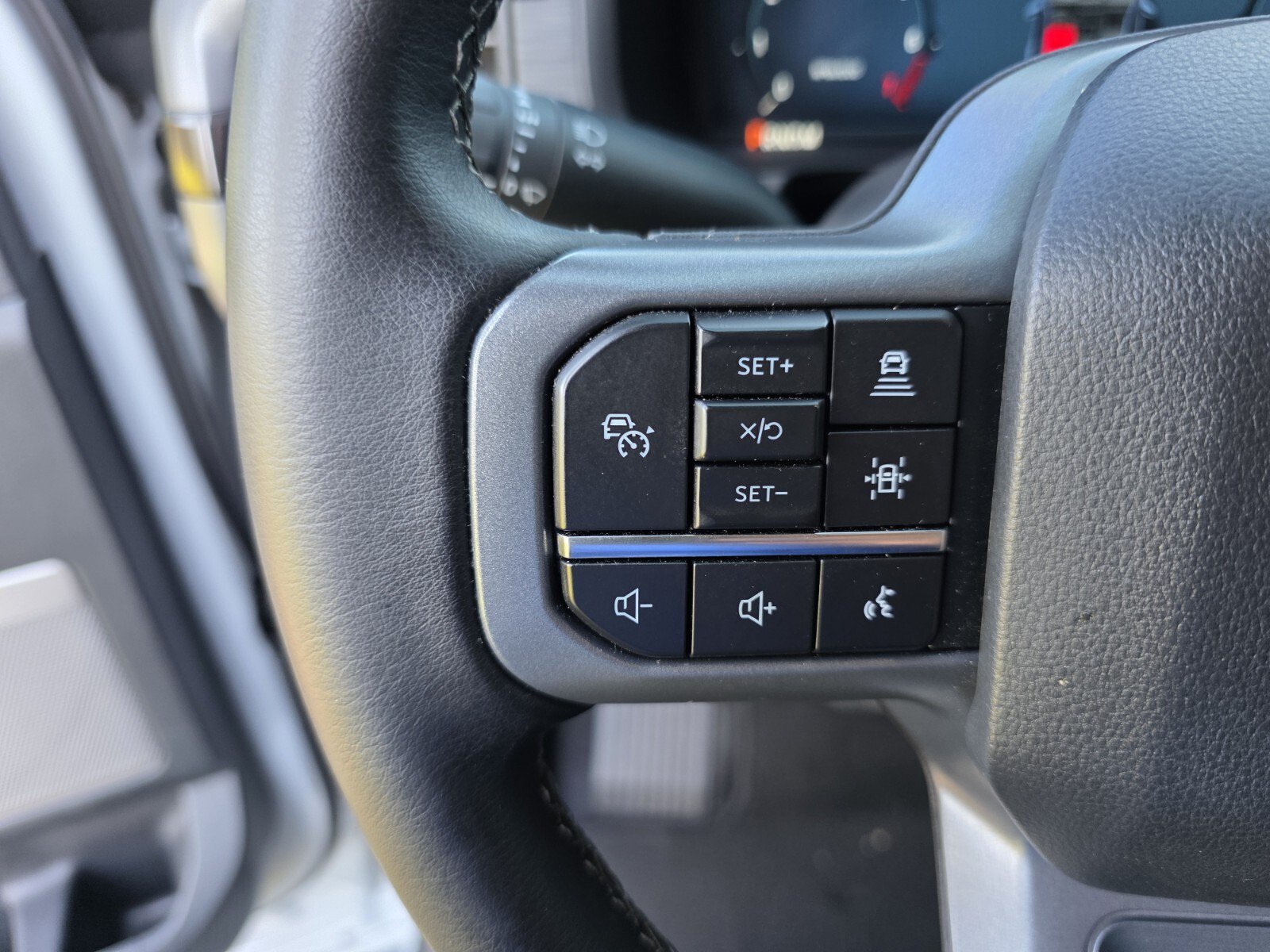 Used 2025 Ford F150 XLT w/ Equipment Group 303A High AWD/4WD image 18