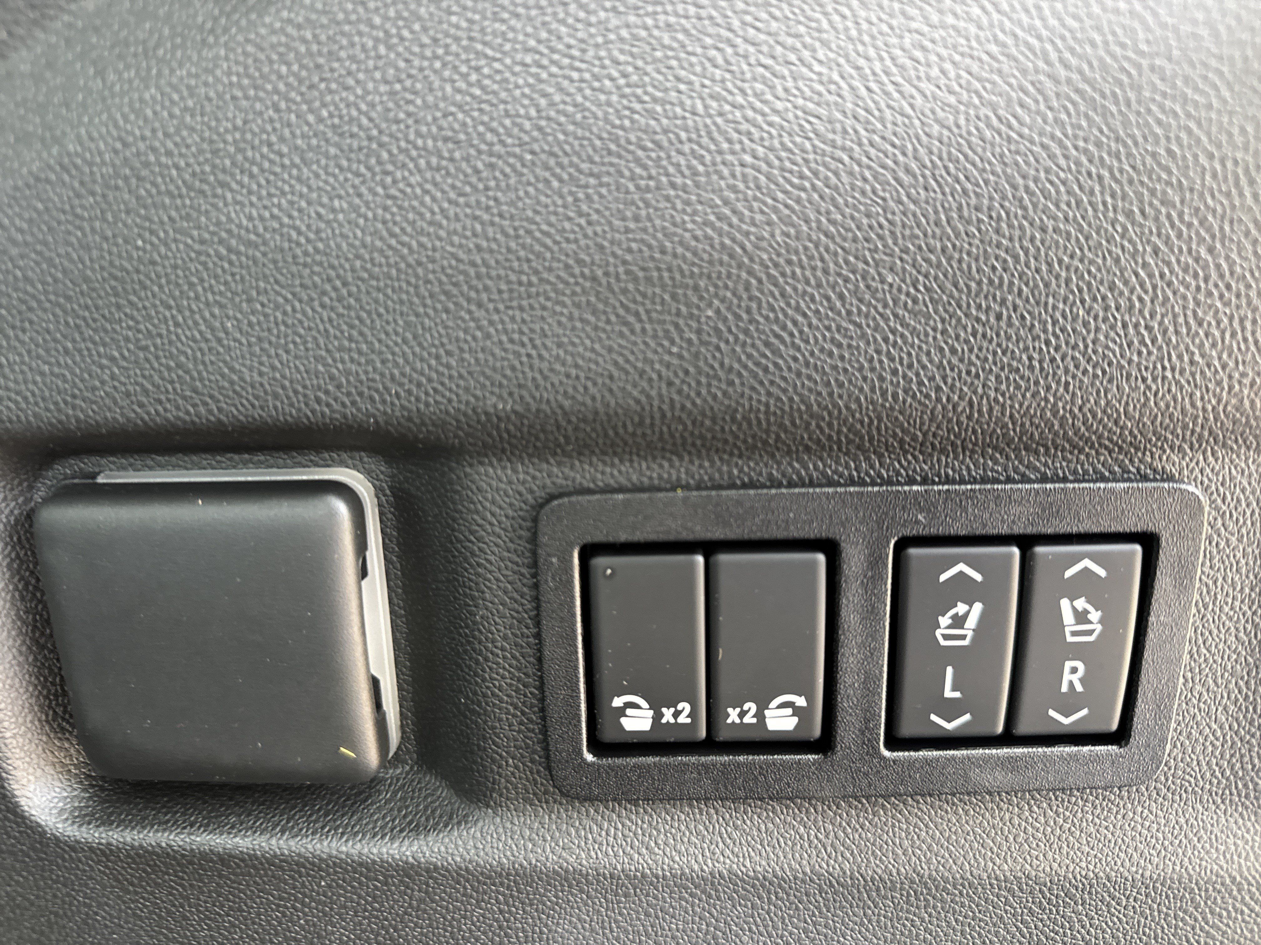 Used 2022 Chevrolet Tahoe LT w/ Luxury Package AWD/4WD image 37
