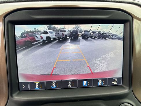 Certified 2019 Chevrolet Silverado 1500 High Country w/ Technology Package image 20