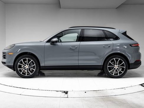 Certified 2025 Porsche Cayenne AWD/4WD image 2