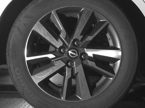 Used 2025 Nissan Versa SV FWD image 15