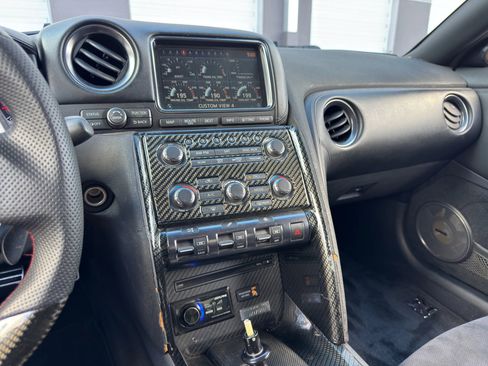 Used 2012 Nissan GT-R Premium image 18