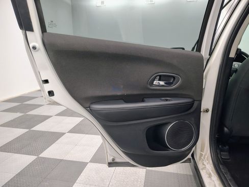 Used 2019 Honda HR-V EX image 11