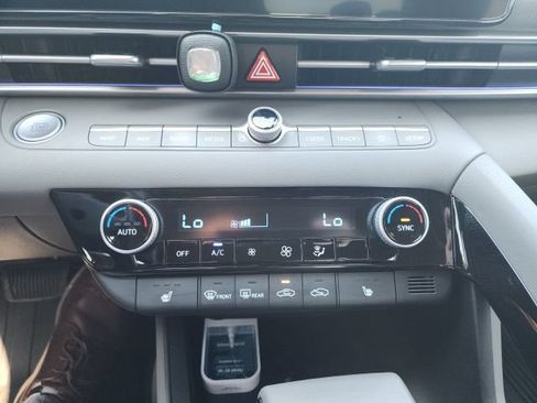 Used 2024 Hyundai Elantra SEL w/ Convenience Package FWD image 14