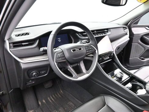 Used 2023 Jeep Grand Cherokee L Limited AWD/4WD image 18
