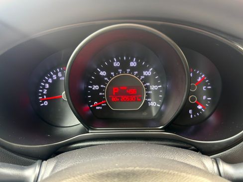 Used 2016 Kia Soul + FWD image 17