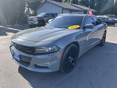 Used 2018 Dodge Charger R/T w/ Plus Group RWD image 3