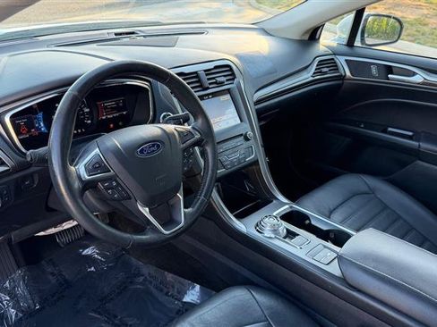 Used 2017 Ford Fusion SE w/ Equipment Group 602A FWD image 12
