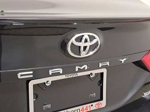Used 2020 Toyota Camry SE image 9
