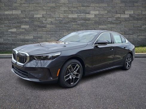 New 2026 BMW 530i xDrive w/ Premium Package AWD/4WD image 3