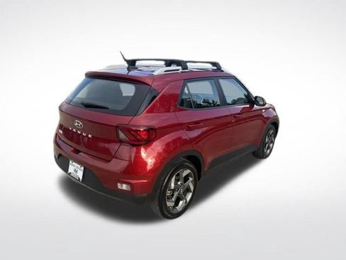 Used 2024 Hyundai Venue Limited FWD image 3