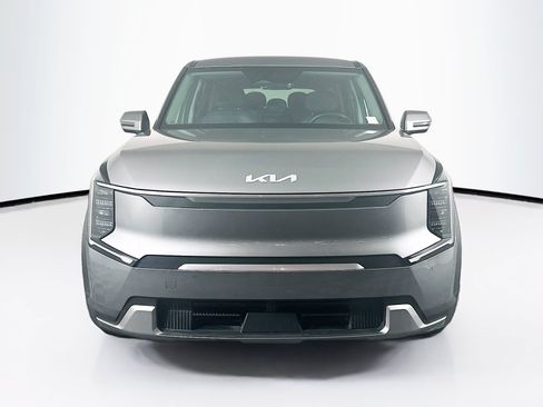 Used 2024 Kia EV9 Light RWD image 2