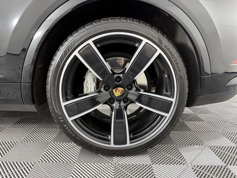 Certified 2023 Porsche Cayenne Turbo AWD/4WD image 15