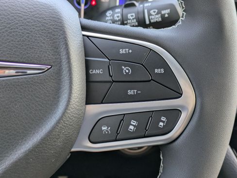 New 2026 Chrysler Pacifica Limited FWD image 21