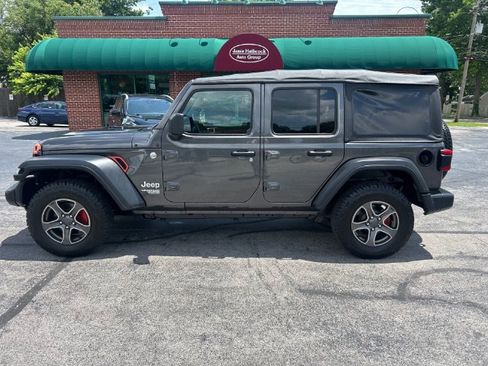 Used 2018 Jeep Wrangler Unlimited Sport S AWD/4WD image 2