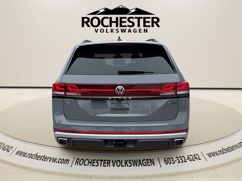 New 2026 Volkswagen Atlas Peak Edition image 6