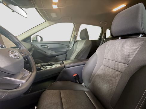 Used 2025 Nissan Rogue SV image 22