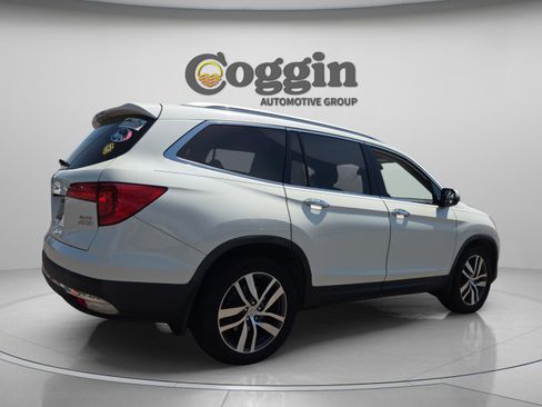 Certified 2018 Honda Pilot Elite image 4