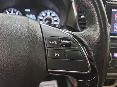 Used 2018 Mitsubishi Outlander SEL image 26