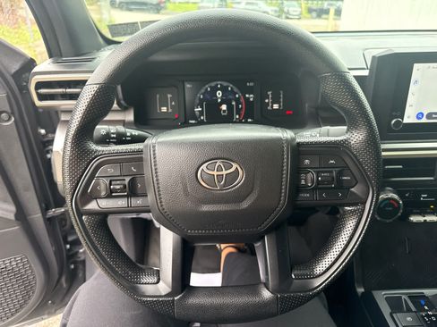 Used 2025 Toyota Tacoma SR5 AWD/4WD image 16