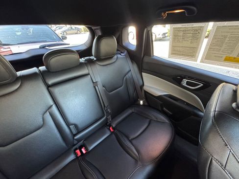 Used 2025 Jeep Compass Limited image 38