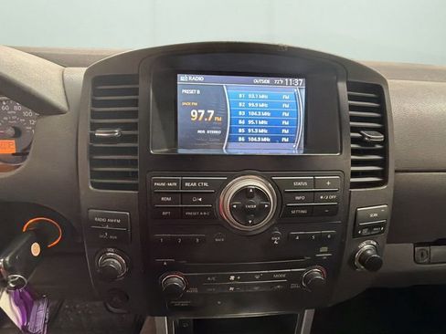 Used 2009 Nissan Pathfinder SE image 11