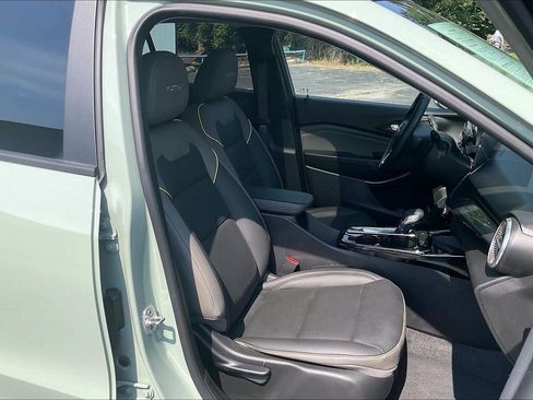 Used 2025 Chevrolet Trax ACTIV w/ Sunroof Package FWD image 7