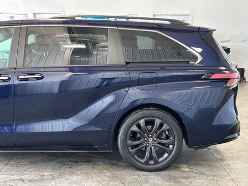 Used 2021 Toyota Sienna XSE image 17