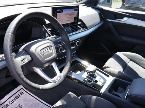Used 2024 Audi Q5 e Prestige w/ Prestige Package AWD/4WD image 9