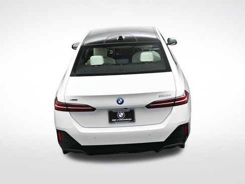 New 2026 BMW 550e xDrive image 25