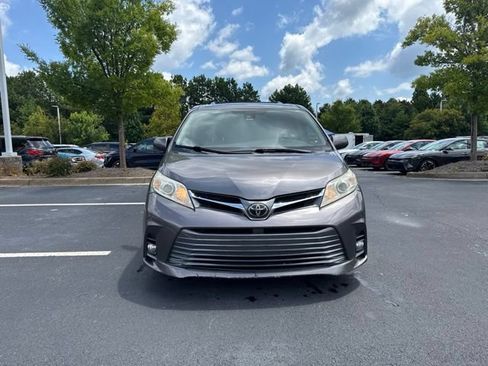 Used 2018 Toyota Sienna XLE w/ XLE Navigation Package FWD image 8