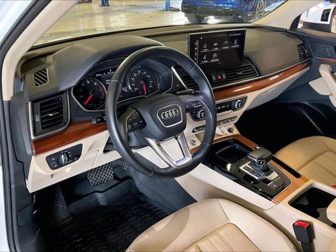 Used 2023 Audi Q5 2.0T Premium w/ Convenience Package image 17