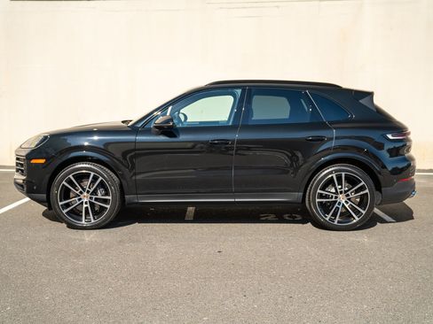 Certified 2026 Porsche Cayenne AWD/4WD image 2