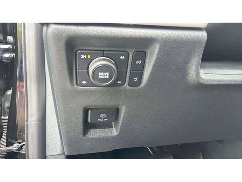 Used 2025 Ford Expedition Active AWD/4WD image 22
