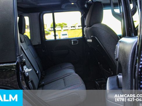 Used 2025 Jeep Wrangler Unlimited Rubicon AWD/4WD image 18