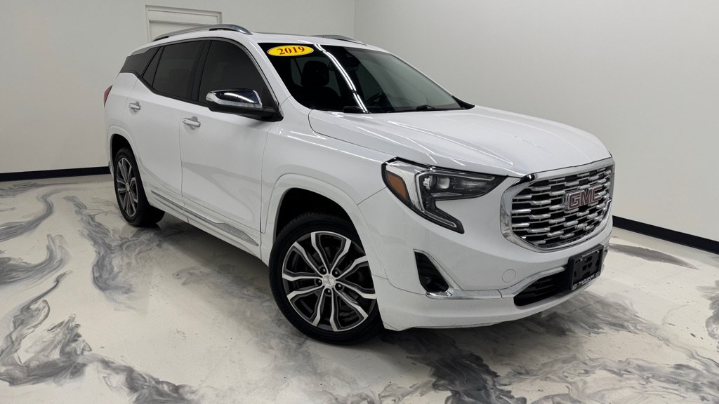 Used 2019 GMC Terrain Denali w/ Driver Alert Package II AWD/4WD image 2
