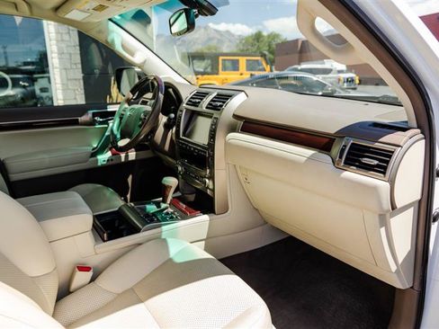 Used 2017 Lexus GX 460 Luxury AWD/4WD image 29
