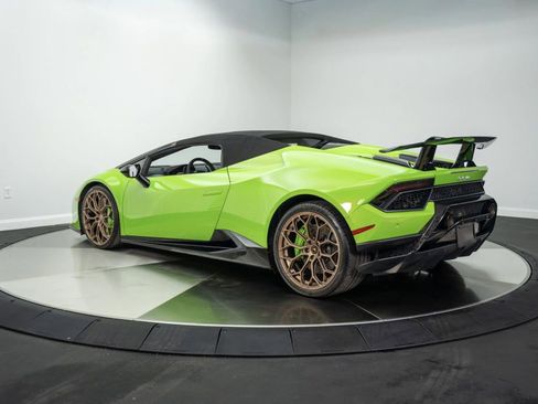 Used 2019 Lamborghini Huracan Performante AWD/4WD image 14