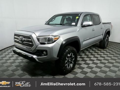 Used 2016 Toyota Tacoma TRD Off-Road image 1