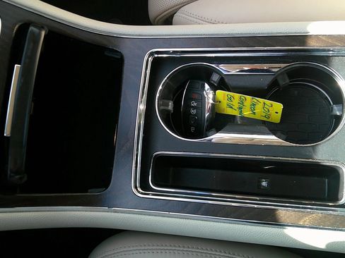 Used 2019 Lincoln Continental Select image 36